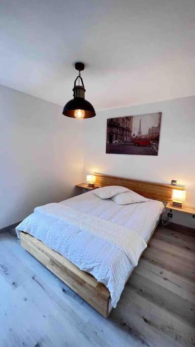 Logement Moderne Au Coeur Du Village Saint-Georges-de-Luzencon Luaran gambar