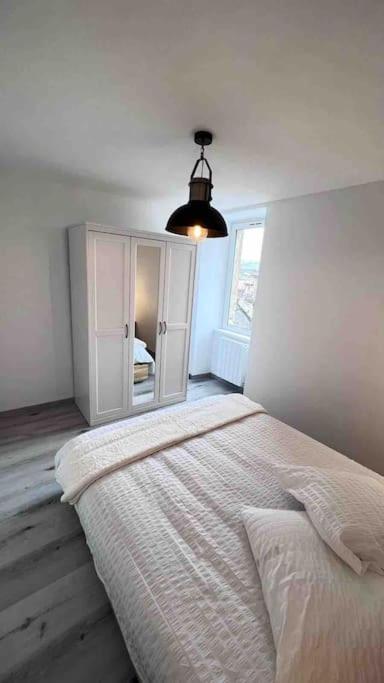 Logement Moderne Au Coeur Du Village Saint-Georges-de-Luzencon Luaran gambar
