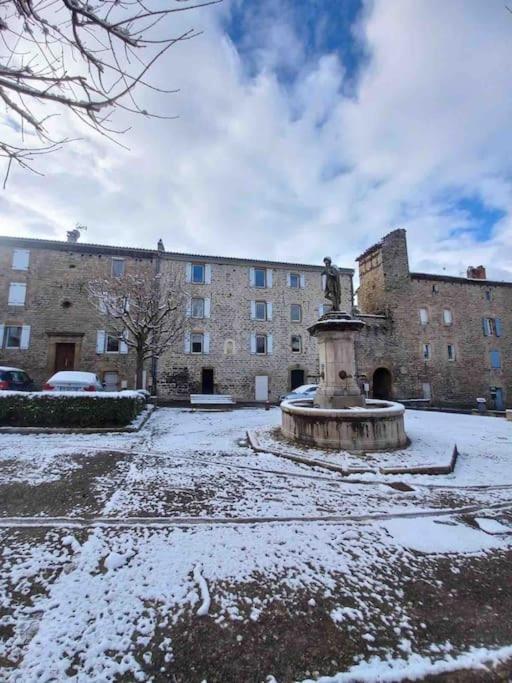 Logement Moderne Au Coeur Du Village Saint-Georges-de-Luzencon Luaran gambar